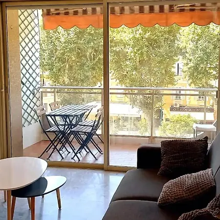 Appartement Le Regency, Familial Au Coeur Du Centre-ville, Des Celebres Jardins Bioves, Et Seulement A 1 Minute A Pied De La