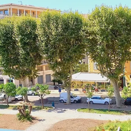 Le Regency, Familial Au Coeur Du Centre-ville, Des Celebres Jardins Bioves, Et Seulement A 1 Minute A Pied De La Appartement *
