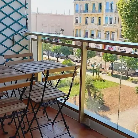 Le Regency, Familial Au Coeur Du Centre-ville, Des Celebres Jardins Bioves, Et Seulement A 1 Minute A Pied De La Appartement