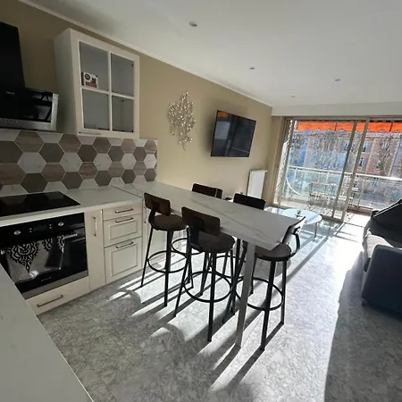 Appartement Le Regency, Familial Au Coeur Du Centre-ville, Des Celebres Jardins Bioves, Et Seulement A 1 Minute A Pied De La *