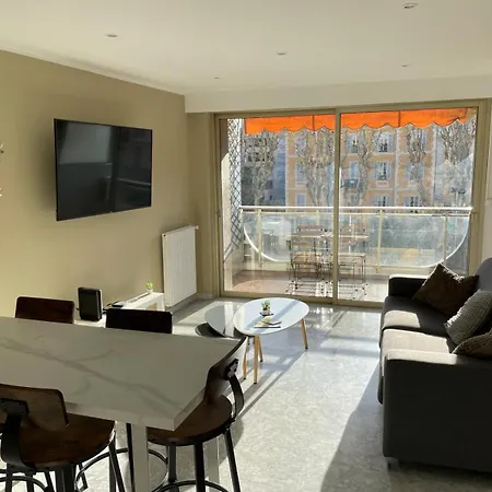 Appartement Le Regency, Familial Au Coeur Du Centre-ville, Des Celebres Jardins Bioves, Et Seulement A 1 Minute A Pied De La *