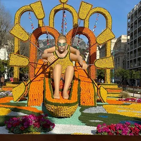 Le Regency, Familial Au Coeur Du Centre-ville, Des Celebres Jardins Bioves, Et Seulement A 1 Minute A Pied De La Appartement *