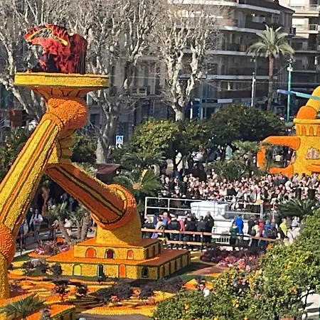 Le Regency, Familial Au Coeur Du Centre-ville, Des Celebres Jardins Bioves, Et Seulement A 1 Minute A Pied De La Appartement Menton